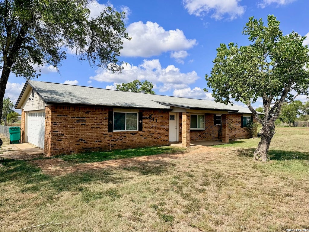 Photo of 611 Deer Trail dr, Jourdanton, TX 78026 (MLS # 2019555)