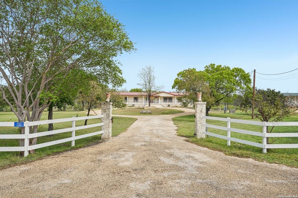 250 WHARTON RD, KERRVILLE, TX 78028 - Image e4d0f212f19d5f2fadee9cdf6b002912/3706258486