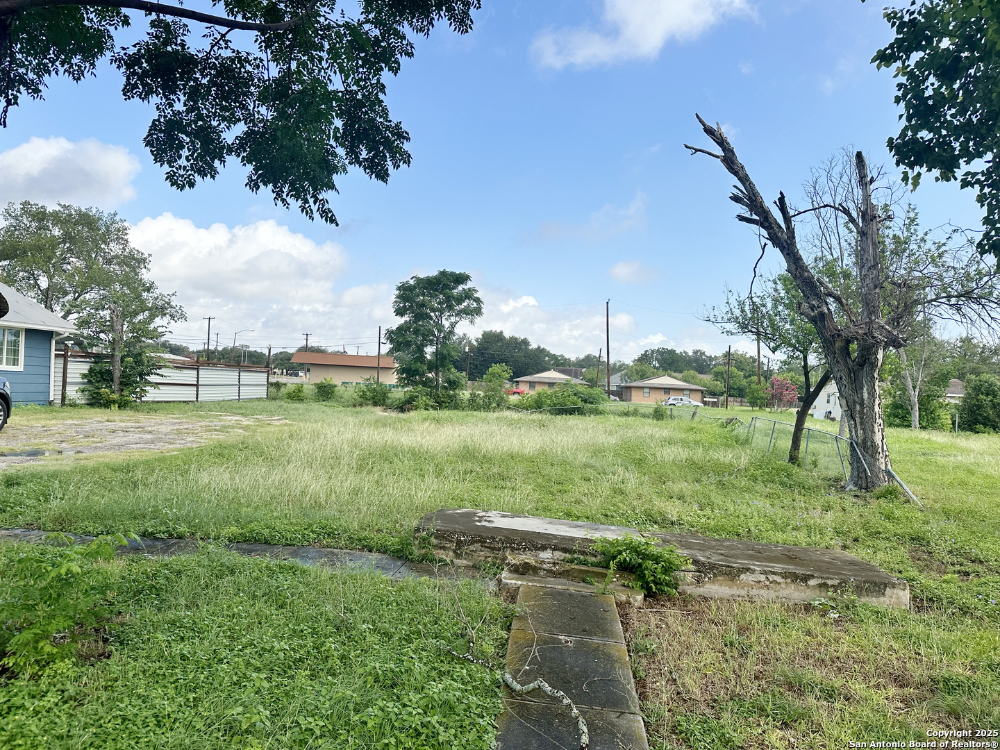 213 E Lindbergh