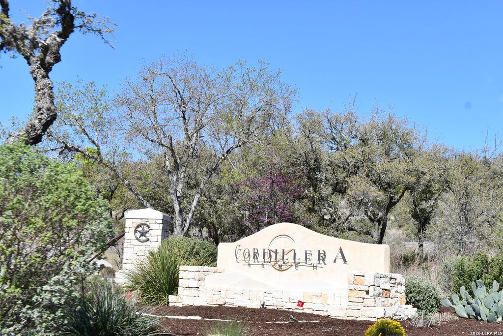 Photo of LOT 12 Hawkeye Ln, Boerne, TX 78006 (MLS # 1950479)