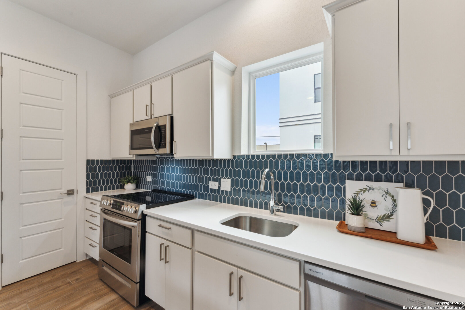 1735 W Gramercy UNIT 301
