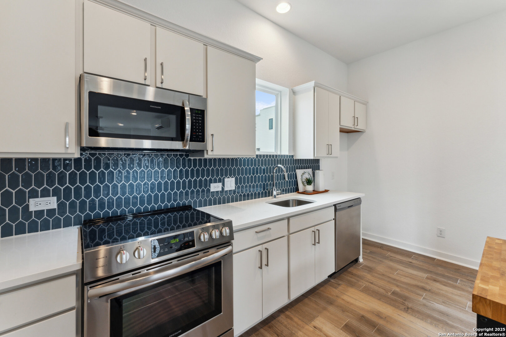 1735 W Gramercy UNIT 301