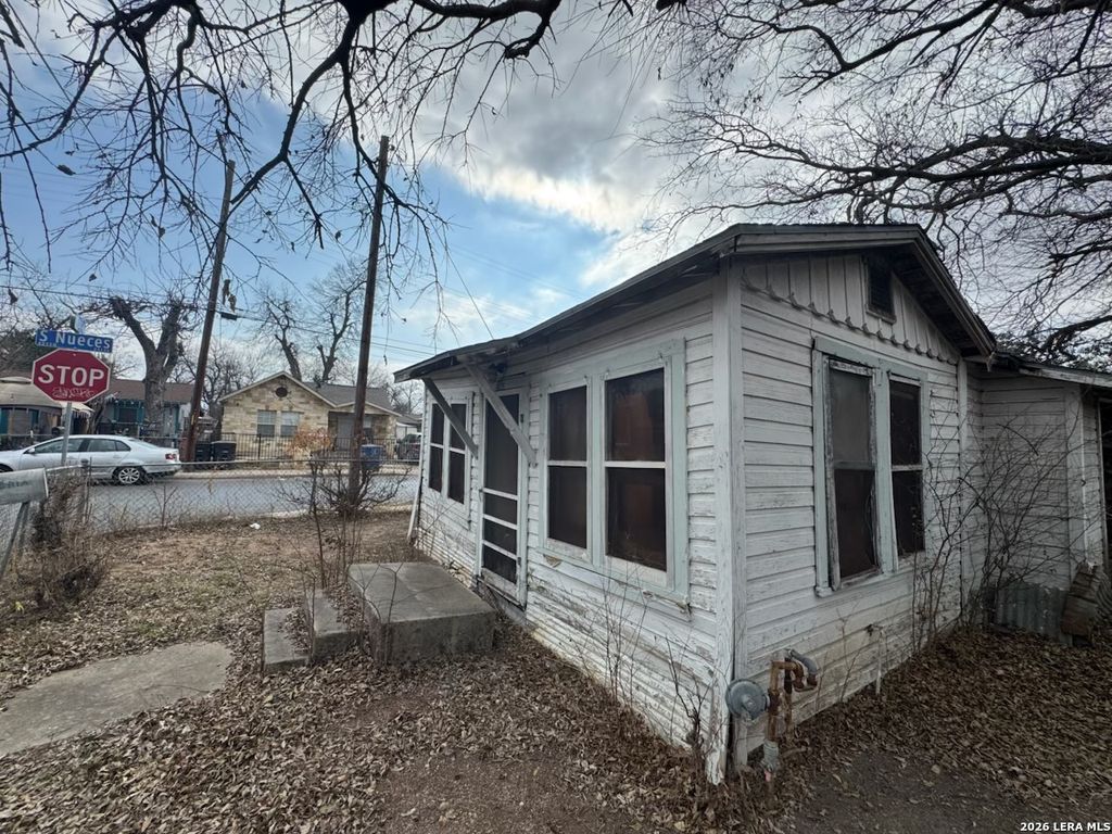 Photo of 102 Noria, San Antonio, TX 78207 (MLS # 1946433)