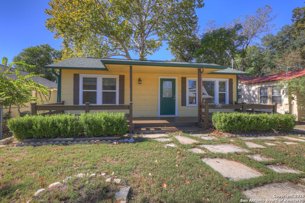 Photo of 927 N Union Ave, New Braunfels, TX 78130 (MLS # 1920133)