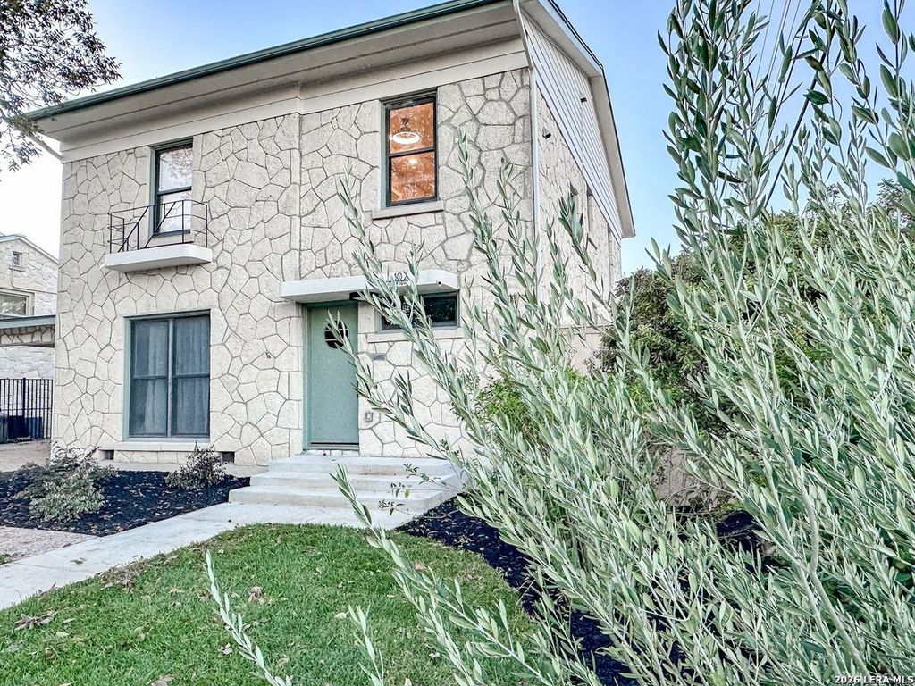 Photo of 102 LUTHER DR, Olmos Park, TX 78212 (MLS # 1965035)