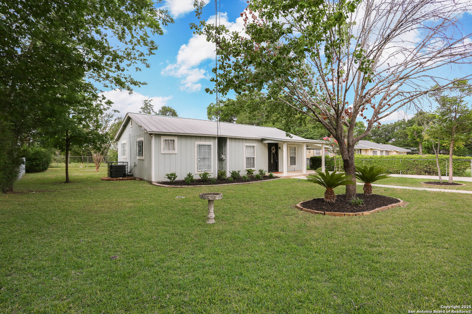 772 Cresthill