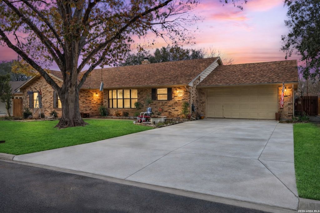 Photo of 1658 Redwood Street, Seguin, TX 78155 (MLS # 1938076)