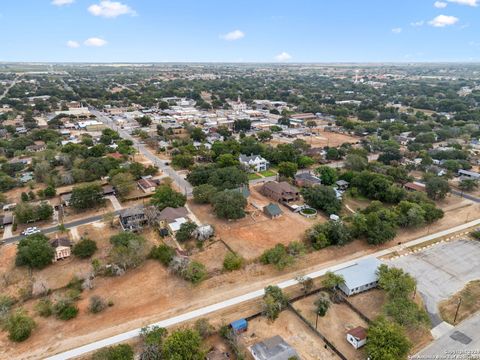 A home in Floresville