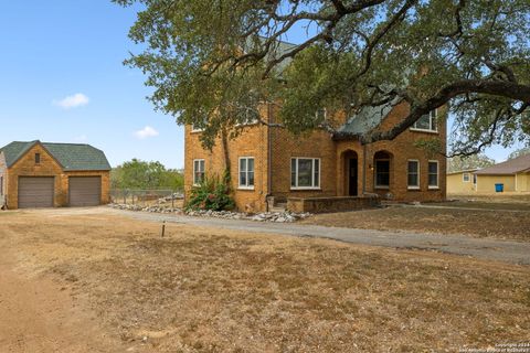 A home in Floresville