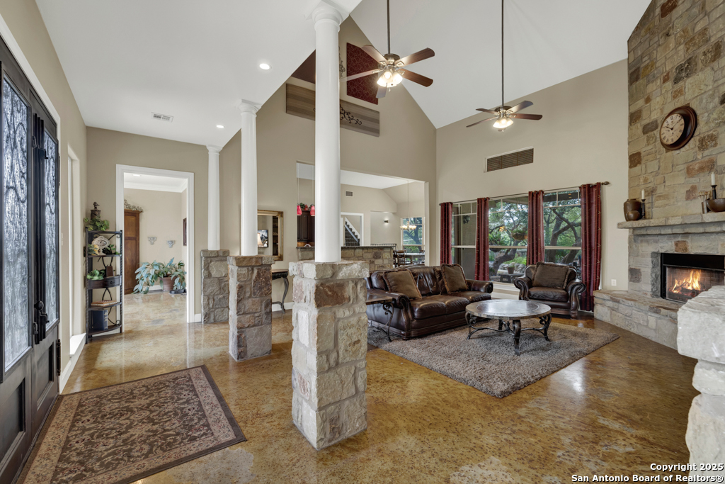 3032 Rolling Oaks