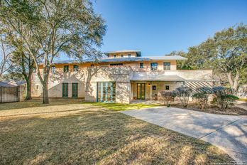 Single Family Residence at 2 Laurel Pl