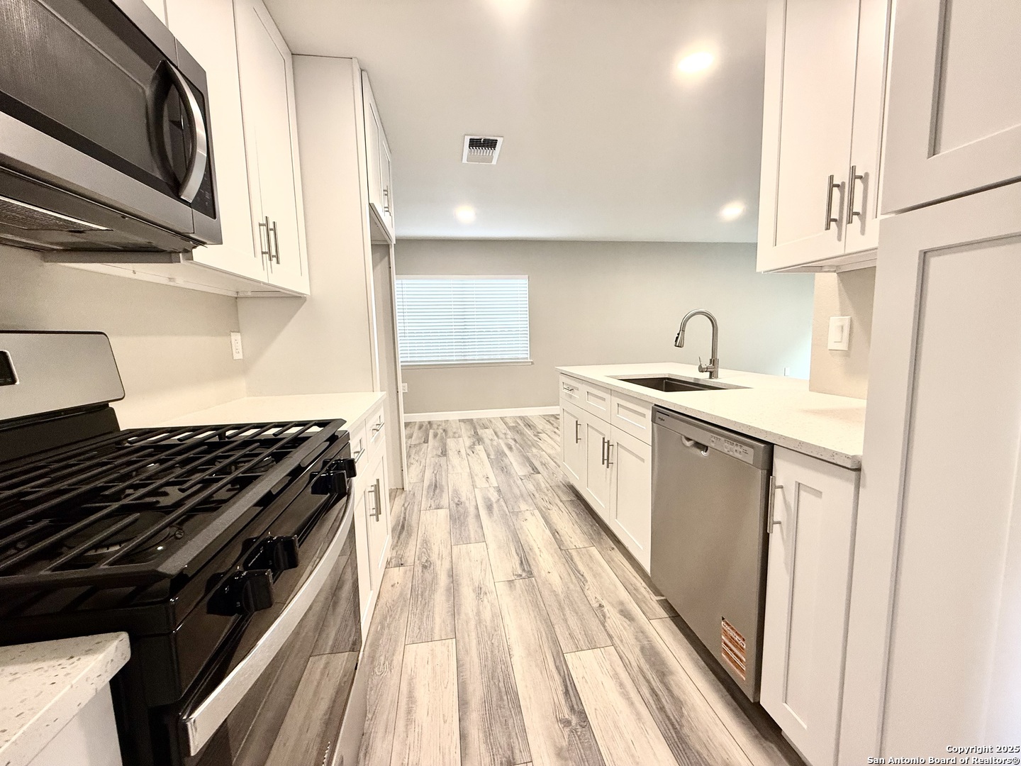 9403 Bowen