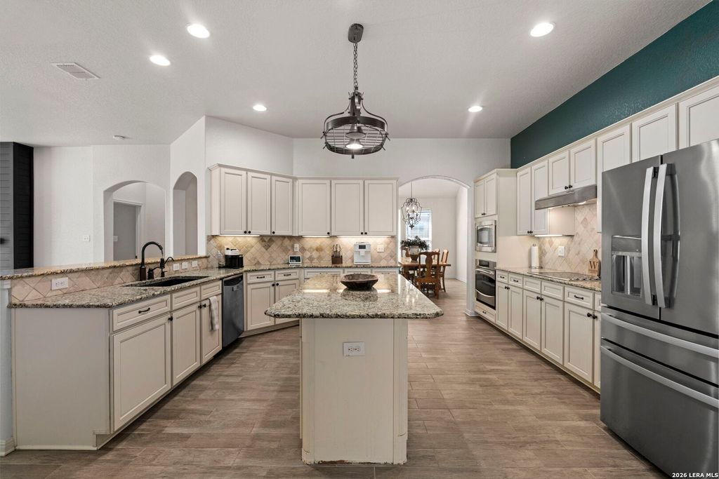 Photo of 221 Ludwig Dr, Boerne, TX 78006 (MLS # 1944241)