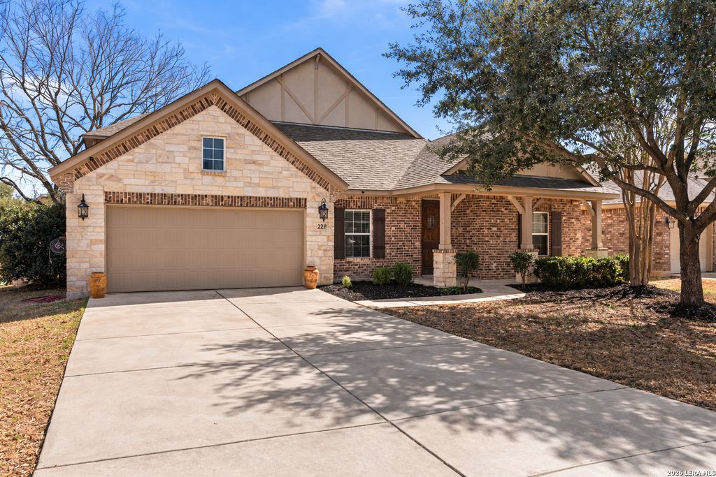 Photo of 221 Ludwig Dr, Boerne, TX 78006 (MLS # 1944241)