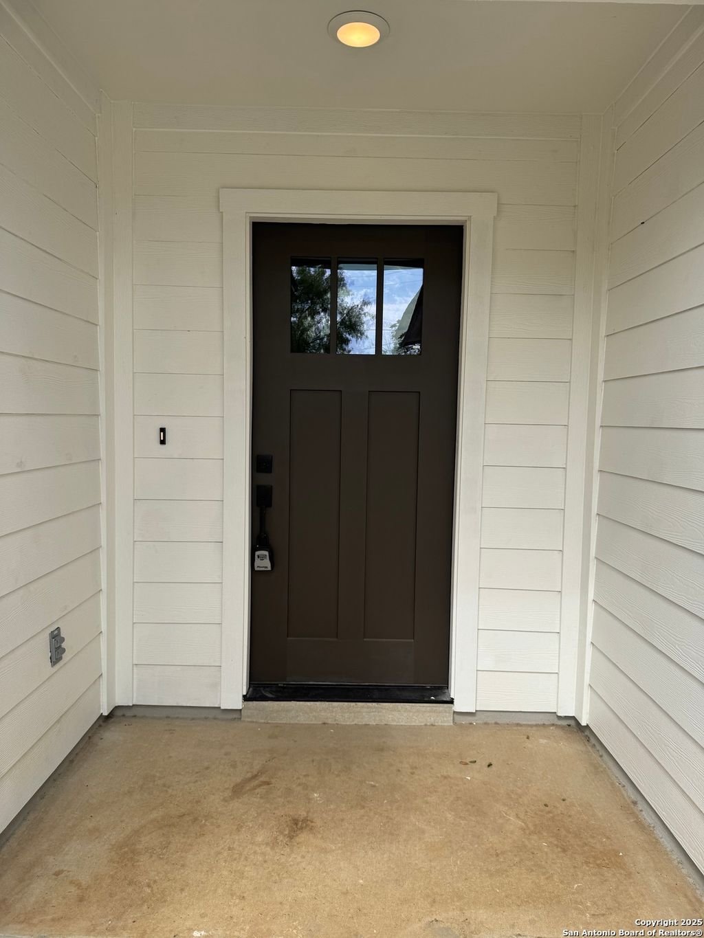 Photo of 913 Olive St, Jourdanton, TX 78026 (MLS # 1918316)