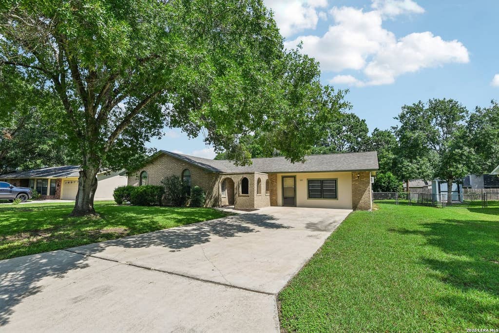 Photo of 1641 DRIFTWOOD DR, Seguin, TX 78155 (MLS # 2002767)