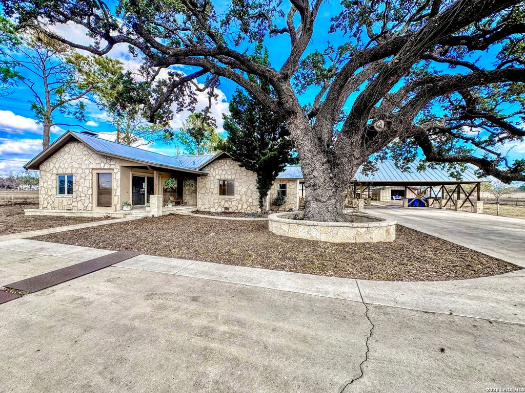 Photo of 2828 2nd St, Pleasanton, TX 78064 (MLS # 1936543)