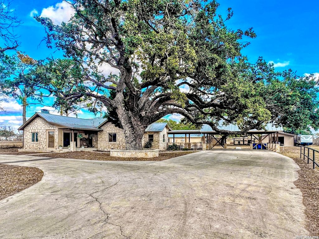 Photo of 2828 2nd St, Pleasanton, TX 78064 (MLS # 1936543)