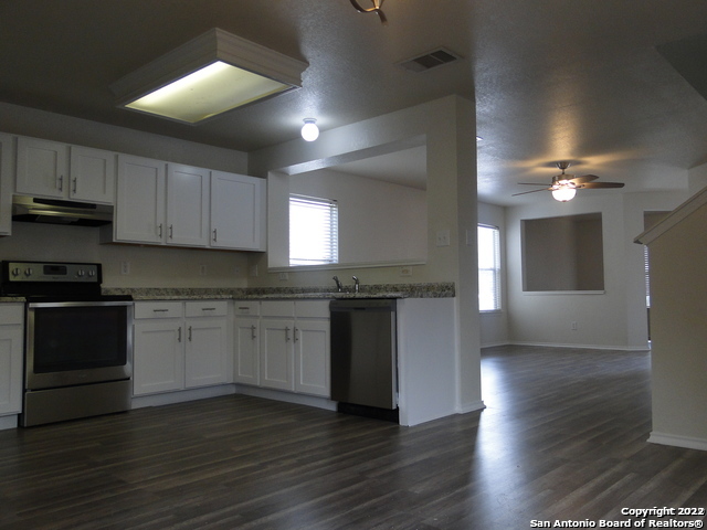 421 Hampton Cove