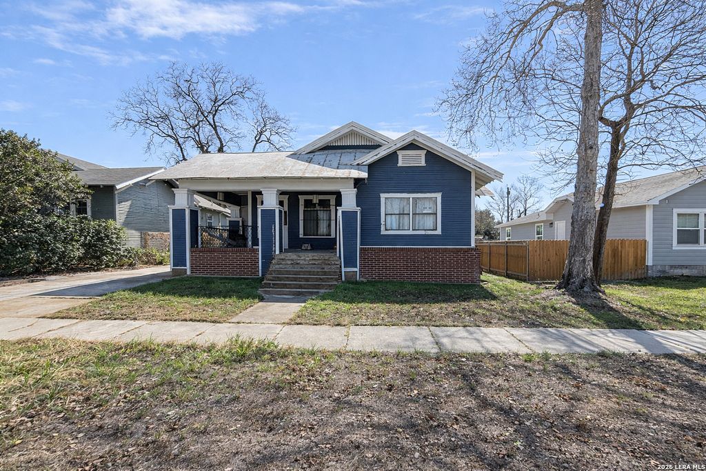 Photo of 1116 Gramercy, San Antonio, TX 78201 (MLS # 1944604)