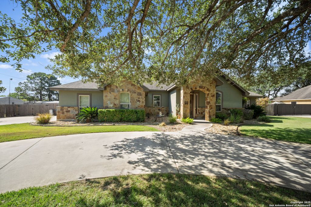 Photo of 1601 Clover Ridge, Pleasanton, TX 78064 (MLS # 1907150)