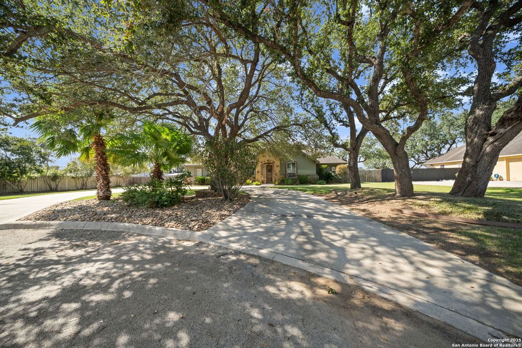 Photo of 1601 Clover Ridge, Pleasanton, TX 78064 (MLS # 1907150)