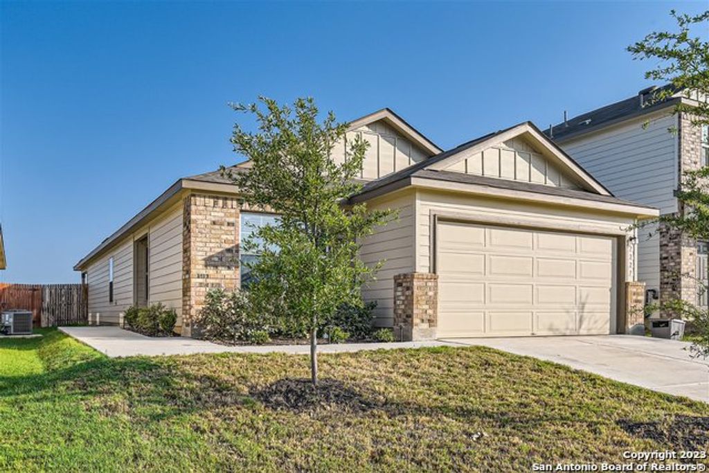 Photo of 7227 LITTLEFOOT LN, San Antonio, TX 78253 (MLS # 1913413)