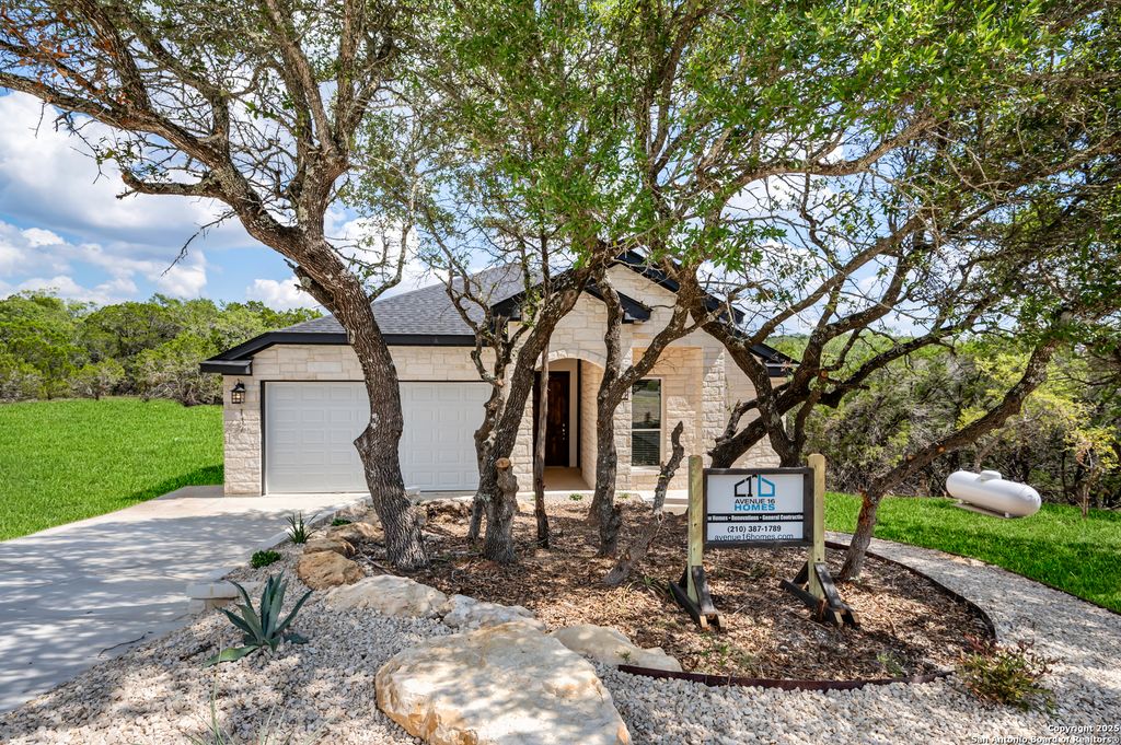 Photo of 1066 Primrose Path, Canyon Lake, TX 78133 (MLS # 1910851)