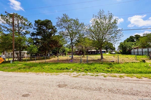 350 Palo Alto Dr, Von Ormy, TX, 78073