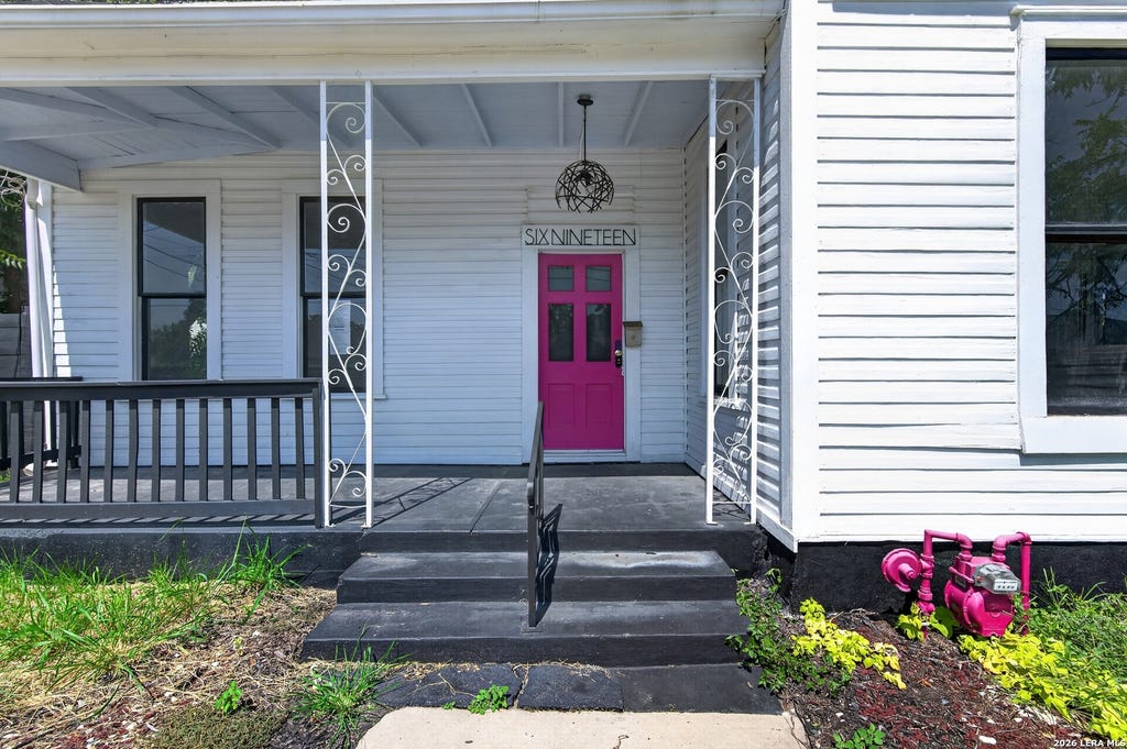 Photo of 619 Willow, San Antonio, TX 78202 (MLS # 2007900)