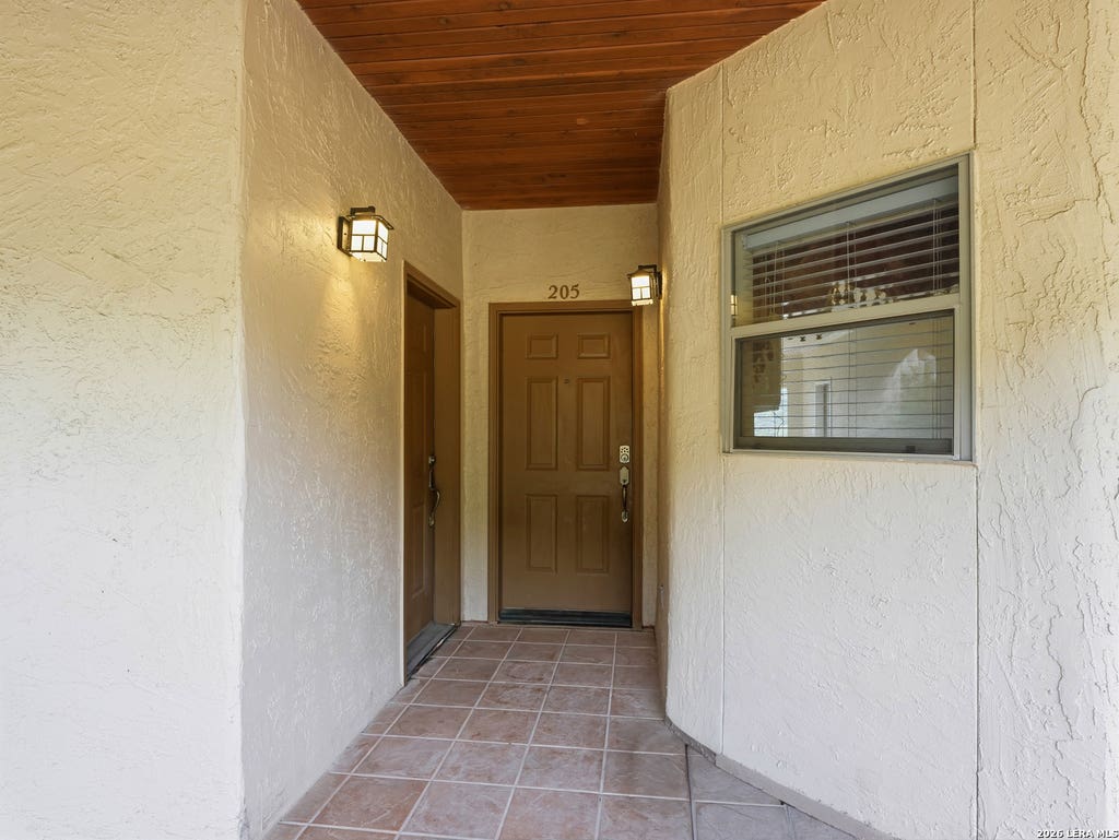 Photo of 20 TAPATIO DR E 205 #205, Boerne, TX 78006 (MLS # 1992481)