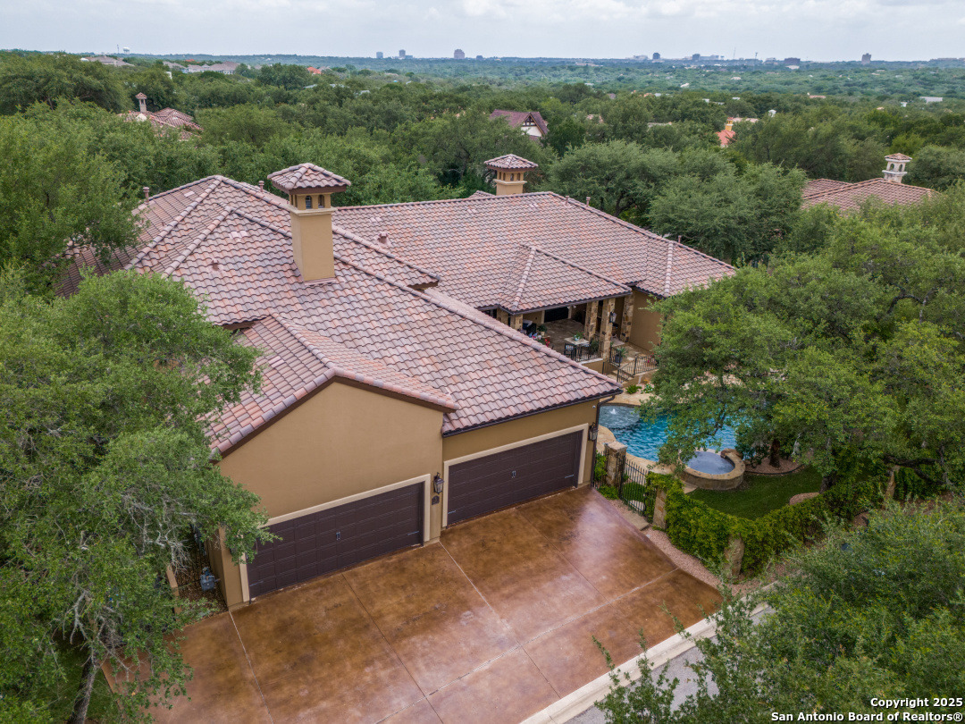 19 TILBURY LN