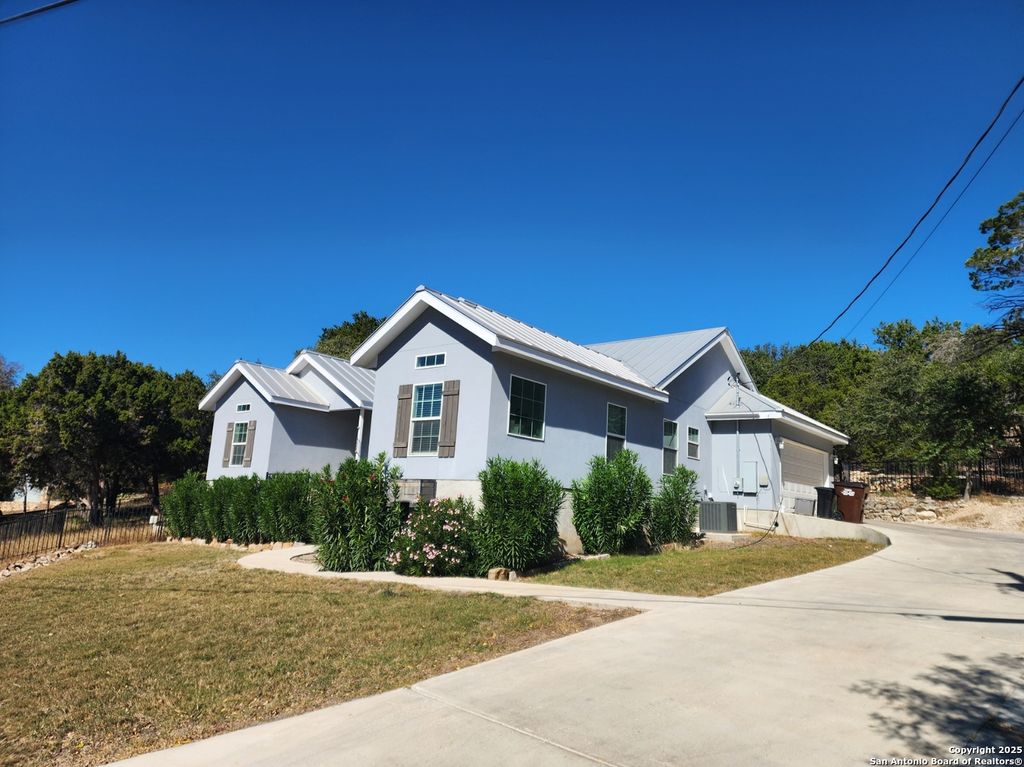 Photo of 176 Brooklynn, Canyon Lake, TX 78133 (MLS # 1921194)