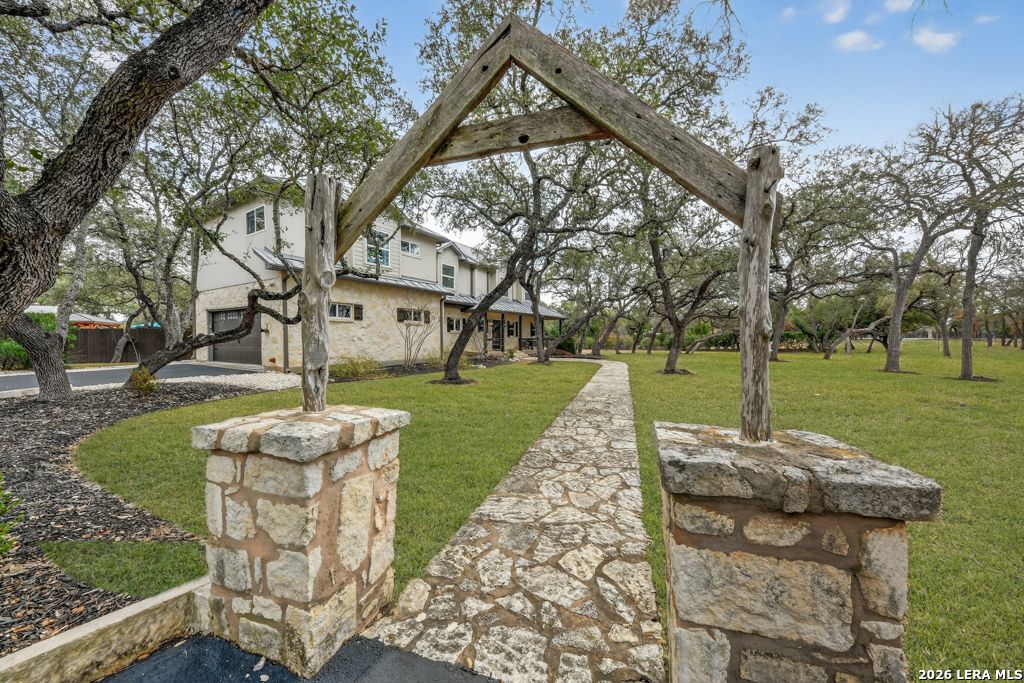 Photo of 101 Cibolo Hollow N, Fair Oaks Ranch, TX 78015 (MLS # 1941602)