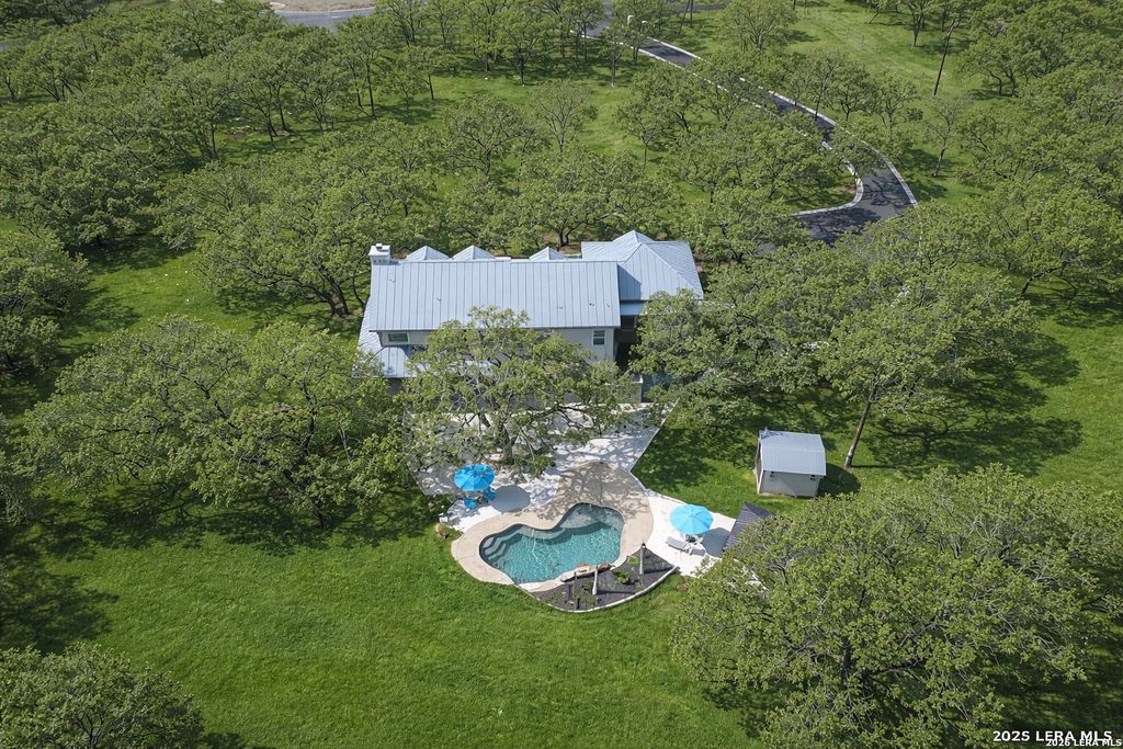 Photo of 101 Cibolo Hollow N, Fair Oaks Ranch, TX 78015 (MLS # 1941602)