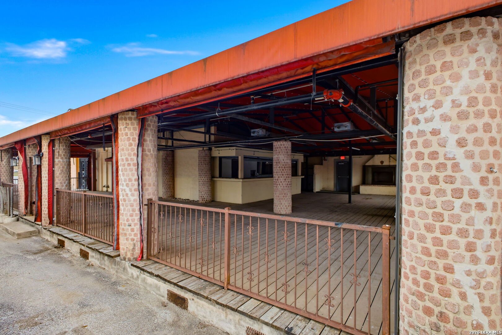 24116 W interstate 10