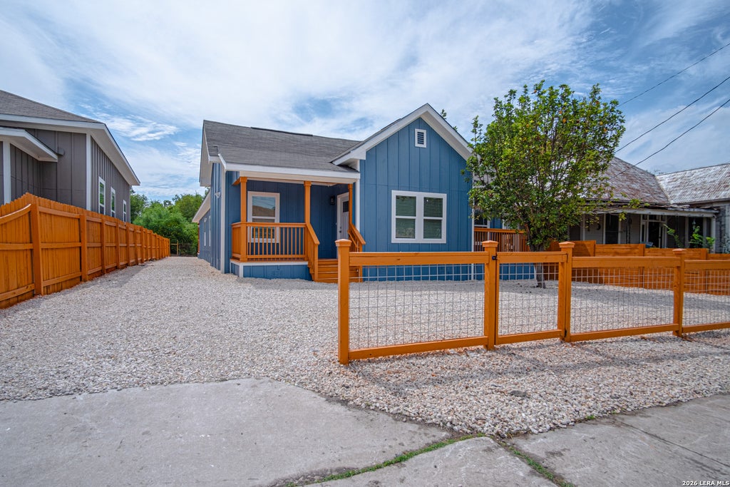 Photo of 614 MONTANA ST, San Antonio, TX 78203 (MLS # 2019148)