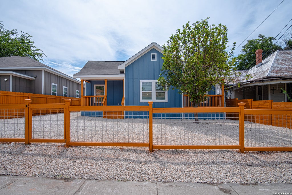 Photo of 614 MONTANA ST, San Antonio, TX 78203 (MLS # 2019148)