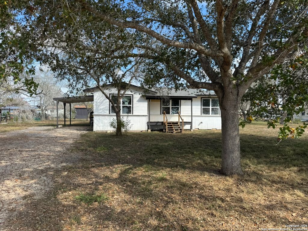 Photo of 100 County Road 128, Floresville, TX 78114 (MLS # 1930315)