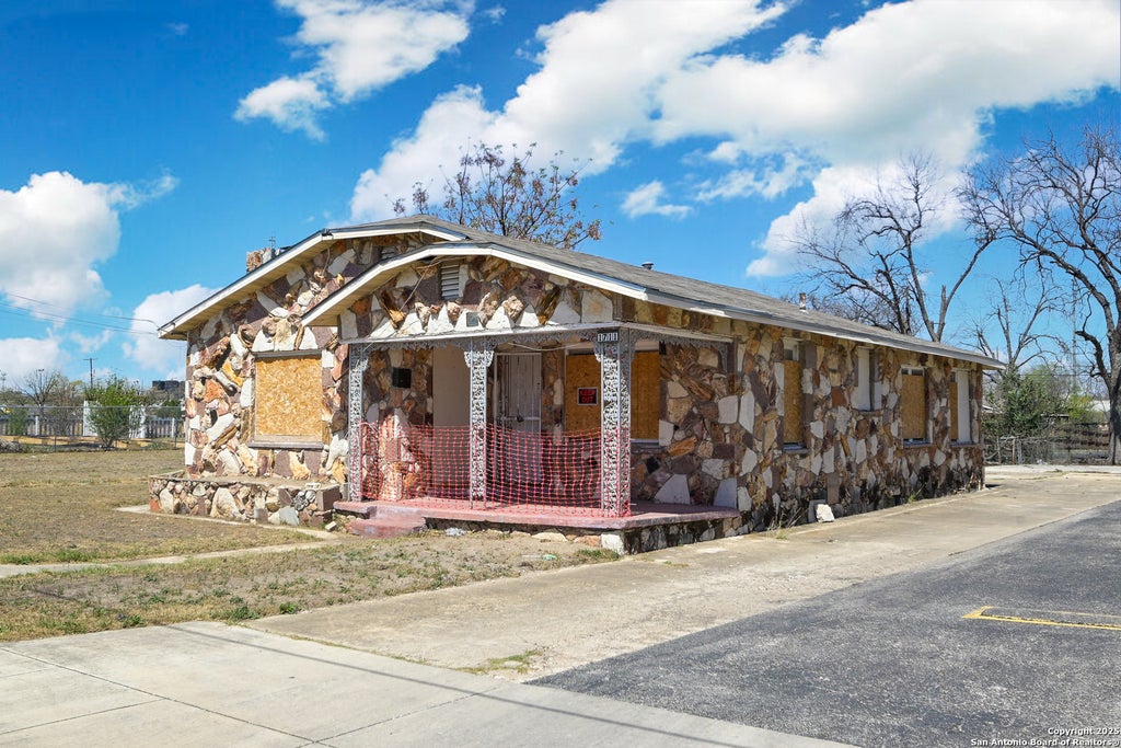 Photo of 1711 Burleson, San Antonio, TX 78202 (MLS # 1970286)