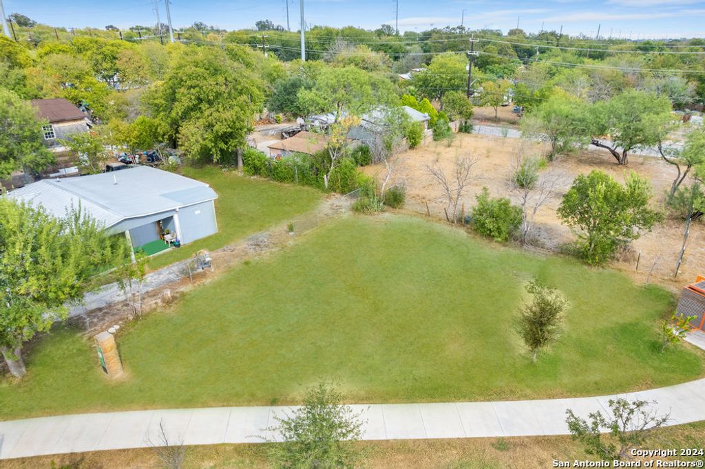 Photo of 332 N SAN IGNACIO AVE, San Antonio, TX 78237 (MLS # 1855065)