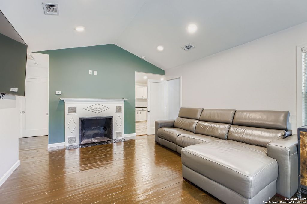 Photo of 969 N Liberty, New Braunfels, TX 78130 (MLS # 1916383)