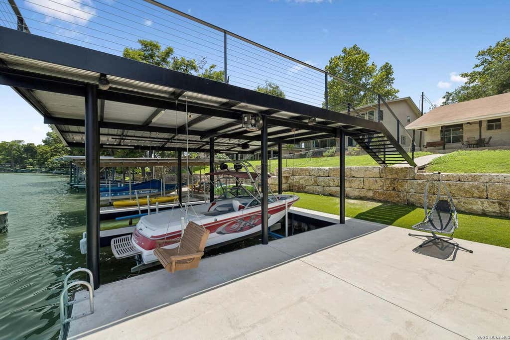 Photo of 611 Lake Placid Dr, Seguin, TX 78155 (MLS # 1997200)
