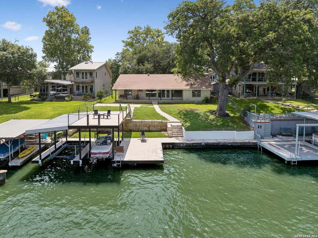 Photo of 611 Lake Placid Dr, Seguin, TX 78155 (MLS # 1997200)