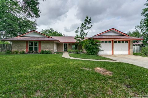 302 Westwind Windcrest TX 78239