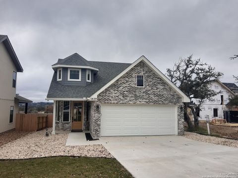 1839 Lois Kerrville TX 78028