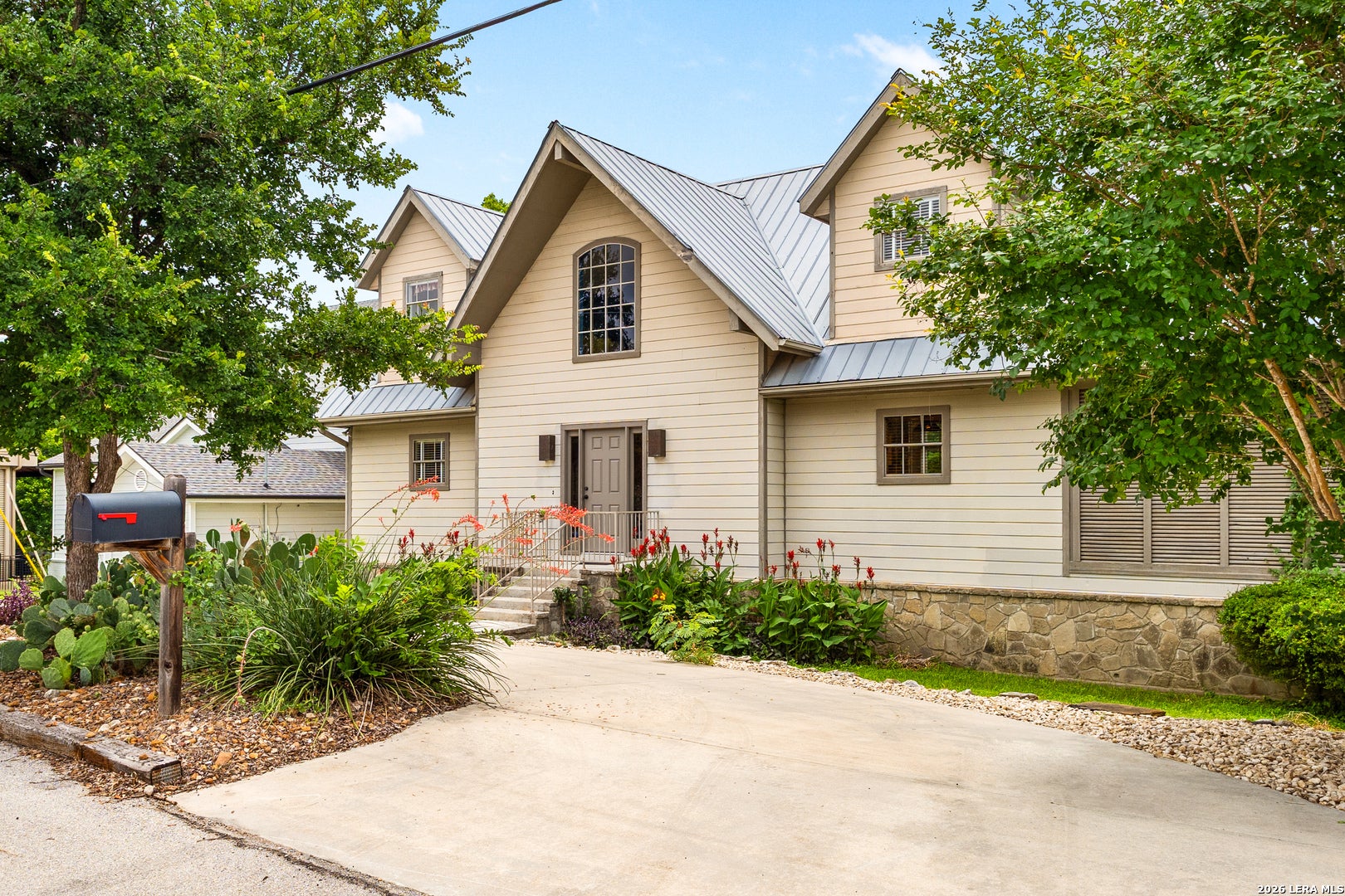 340 RIO DR