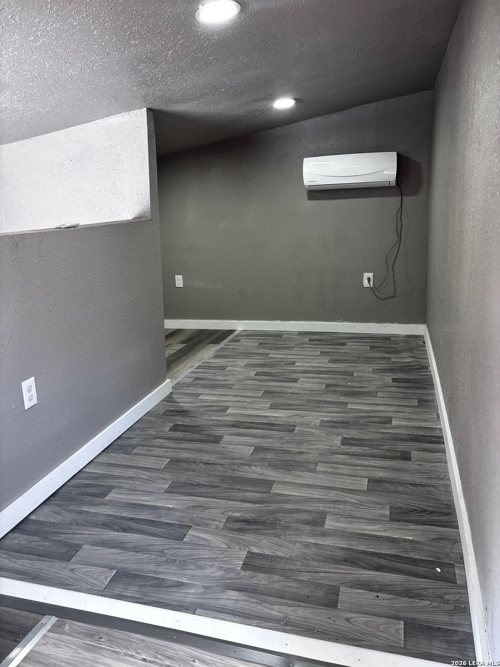 Photo of 1617 Santiago, San Antonio, TX 78207 (MLS # 1948591)