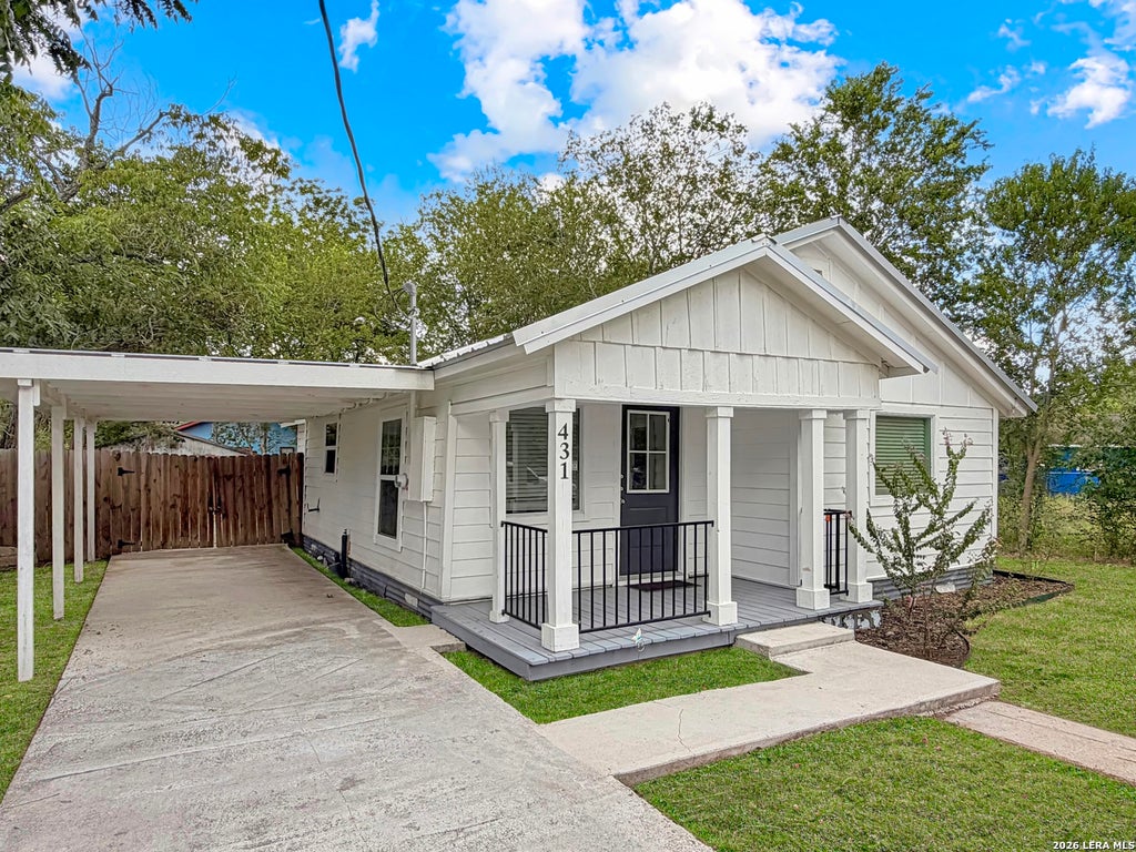 Photo of 431 GRAVEL ST, Seguin, TX 78155 (MLS # 2005178)
