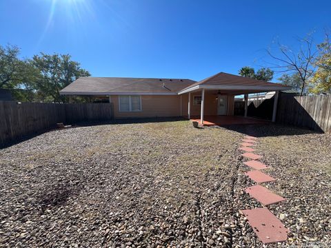 A home in Carrizo Springs